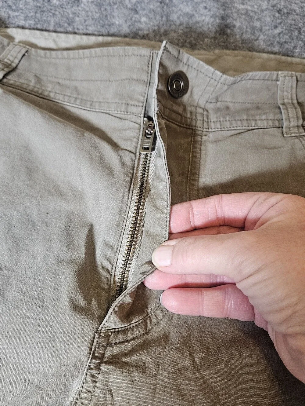 Men's Kuhl Rambler Fishing Shorts in Khaki Size 36